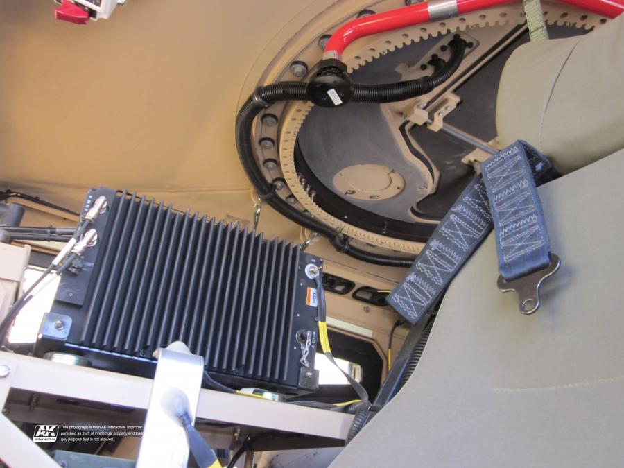 Детали интерьера Oshkosh M-ATV 2009 года  (фото 354 из 676)